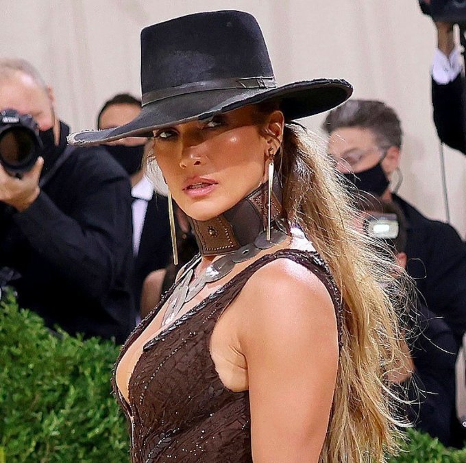 Ready, Set, Met: Here's JLo's Full 2021 Glam Breakdown - Scott Barnes